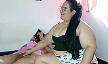 La Puta de Mi Hermastra No Me Puede en Toalla Porque Quiere Tocar Mi Verga - Parte 1