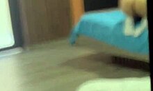 Padrastro Pervertido Y Cochino Descubre A Su Hijastra Urgandose El Culo Despues De Clases Y Se Hace Una Chaqueta A Sus Espaldas