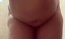 se masturba para mi mientras su cornudo esposo trabaja