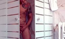 se pedi um banho, pedi uma punheta, moaning solo in the shower