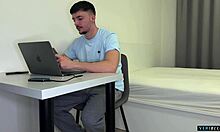 Habla Por Telefono Con Su Mujer Mientras Se La Chupa Su Amante Y Entra En Casa