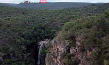 Заловени в страстно публично чукане на водопада с немски бодибилдър