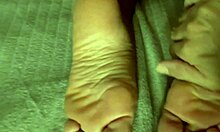 У моей девушки такие красивые маленькие ножки 18+, которые я просто обожаю.