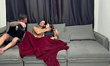 o tio do meu namorado saiu e aproveitamos pra matar o tesão