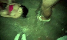 Eu e meus amigos fudemos a buceta da novinha no meio da rua enchemos ela de porra na cara da vadia