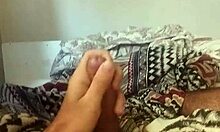 Moreno Gostoso Se Masturbando Deitado