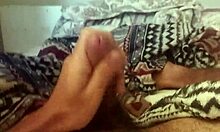 Moreno Gostoso Se Masturbando Deitado