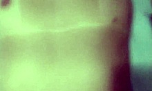 garoto novinho perdendo a virgindade com minha esposa ele encheu a buceta dela de porra