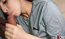 acordando a novinha branquinha com pica dura