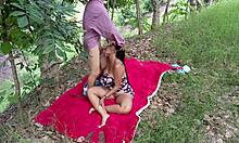 Mamă vitregă cu sâni mari târfă perversă futut în țară în aer liber cu fiul vitreg - ce muie gustoasă!