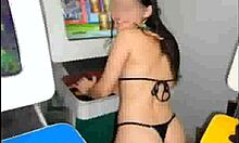 Ela Não Anda, Ela Desfila na Festa de Férias