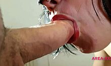 la madre de mi amigo me hace una mamada increible