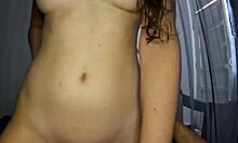 Hermoso coño recibe gran polla de su amante video porno casero