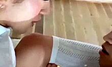 Colegiala rubia venezolana se deja coger en vivo por su novio mientras hace un live de tik tok