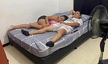 Моей свояченице нравится сцеживать молоко, она ищет меня даже когда я смотрю тв и кончаю ей на сиськи