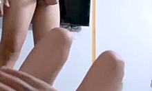 Colegiala rubia venezolana se deja coger en vivo por su novio mientras hace un live de tik tok