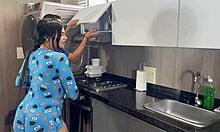 穿睡衣勾引水管工上床