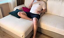 Друг платит долг женской крошечной киской и глубоким горлом