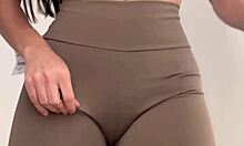 Esposa Heyya Toda Gostosa Experimentando Roupas No Provador Para Mais Vídeos Assine O Sheer