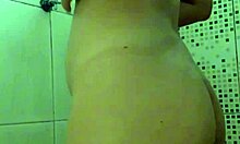 novinha gostosa mostrando sua buceta rosinha molhada