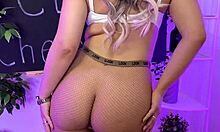 in the nylon club, sisi shows off her pantyhose