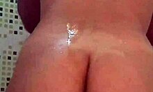 novinha gostosa mostrando sua buceta rosinha molhada