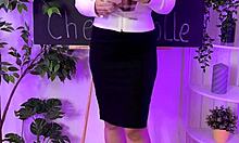 in the nylon club, sisi shows off her pantyhose