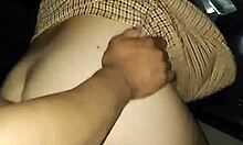 puta latina no se aguanta las ganas y es penetrada en la playa sobre el auto en p�blico mostrando las tetas y el culo