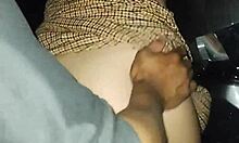 puta latina no se aguanta las ganas y es penetrada en la playa sobre el auto en p�blico mostrando las tetas y el culo