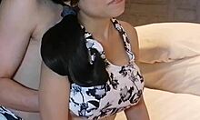 amateur stimulates big tits girlfriend to orgasm in close-up!