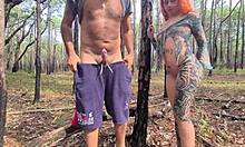 ruiva gostosa fazendo exibicionismo na trilha que acaba em sexo ao ar livre completo no red