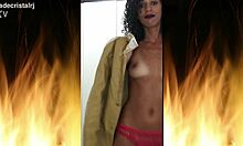 Jade teases the neighbor with her sexy ass 😏