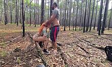 ruiva gostosa fazendo exibicionismo na trilha que acaba em sexo ao ar livre completo no red