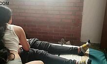 Jovencita cachonda me masturba y me saca la leche con su boca