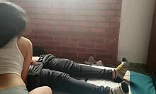 Jovencita cachonda me masturba y me saca la leche con su boca