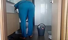 esta empleada dom�stica sabe c�mo conservar su trabajo masturbating dildo in kitchen pov