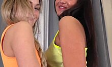 Vanessa Vaughn Si Fa Fistare l'Ano!