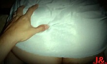 Amigo do meu marido me pegou desprevenida com ass worshiping