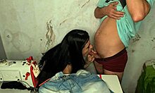 Costureira fica excitada ao ver ere��o do cliente 😏