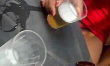 Exibida no bar com um homem casado