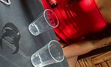 Exibida no bar com um homem casado