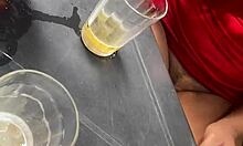 Exibida no bar com um homem casado