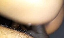 Puta negrita montando una enorme verga