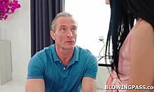 Teini-tytär imee isän kyrpää!