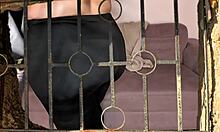 Mi vecina culona sabe que la observo y me hace un delicioso show para provocarme