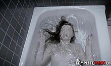 Kinky Teen Masturbates in Bath!