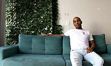 neg�o fodendo arrebentando a loirinha no teste do sof�