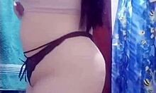 Secretaria Culona Mexicana Se Quita Todo Su Uniforme en el Cuatro de Lavado del Trabajo y Muestra Todos Su Culo Gordo y Sus Ricos Senos