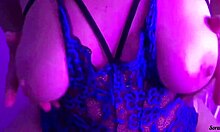 Madrasta assistindo filme pornô e se masturbando louca para dar