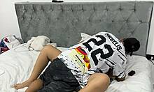 escuetro a mi esmanatra con mi ropa y ella me ofrese una buena mamanda y follanda